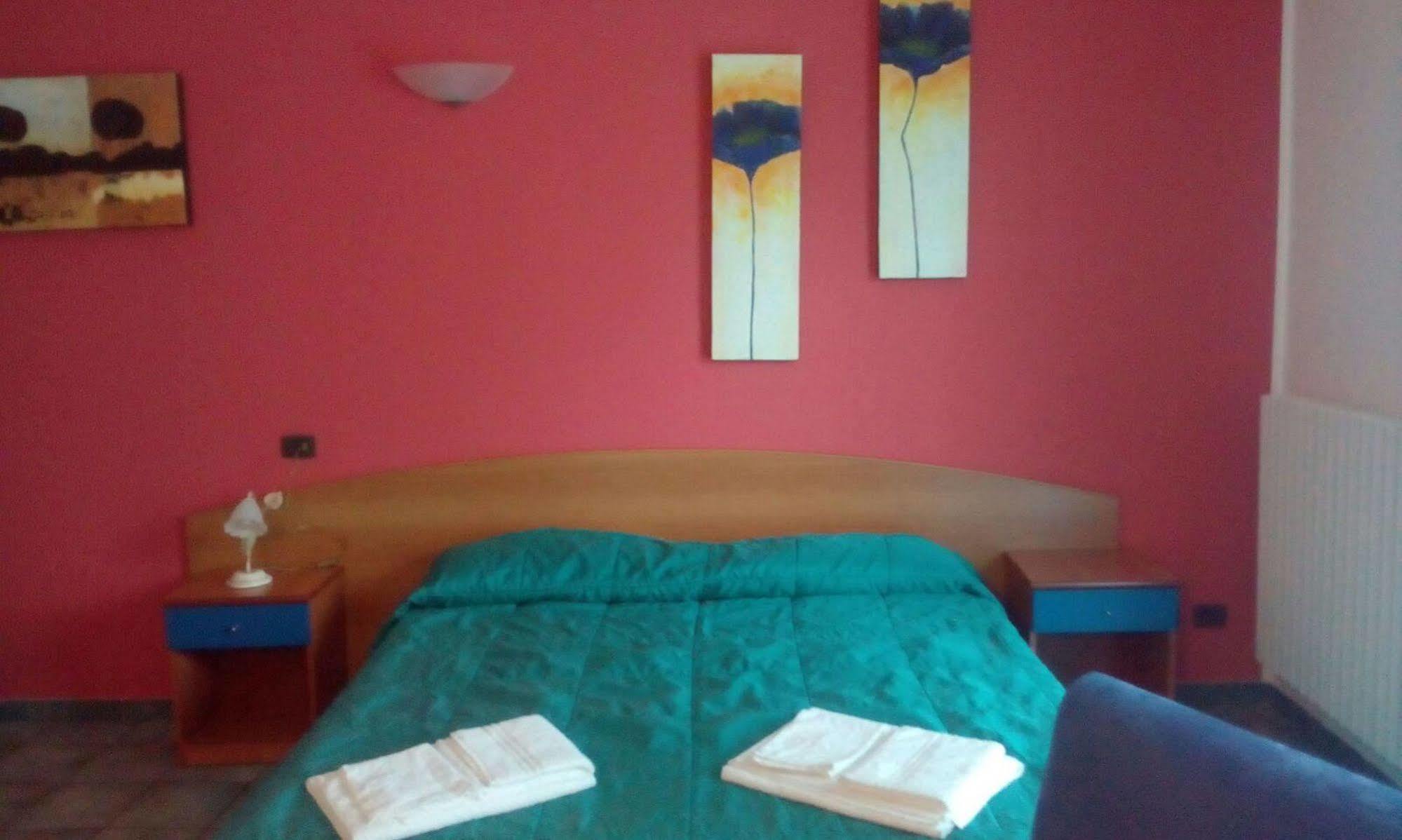 I Giardini Di Atena Aparthotel Merine Exteriör bild