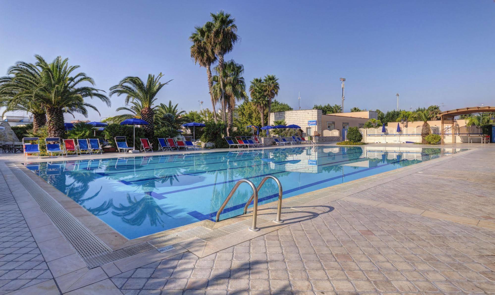 I Giardini Di Atena Aparthotel Merine Exteriör bild