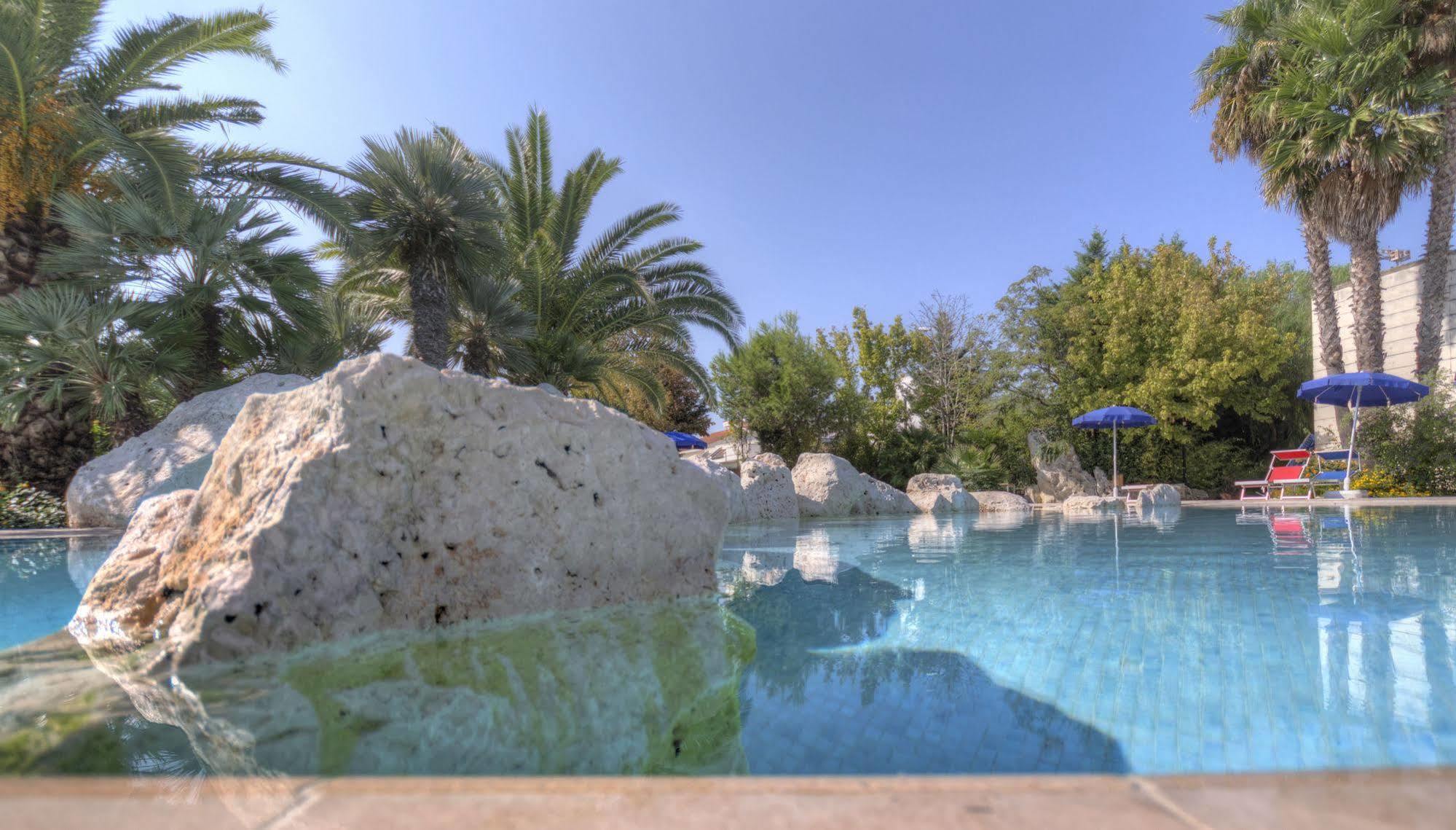 I Giardini Di Atena Aparthotel Merine Exteriör bild