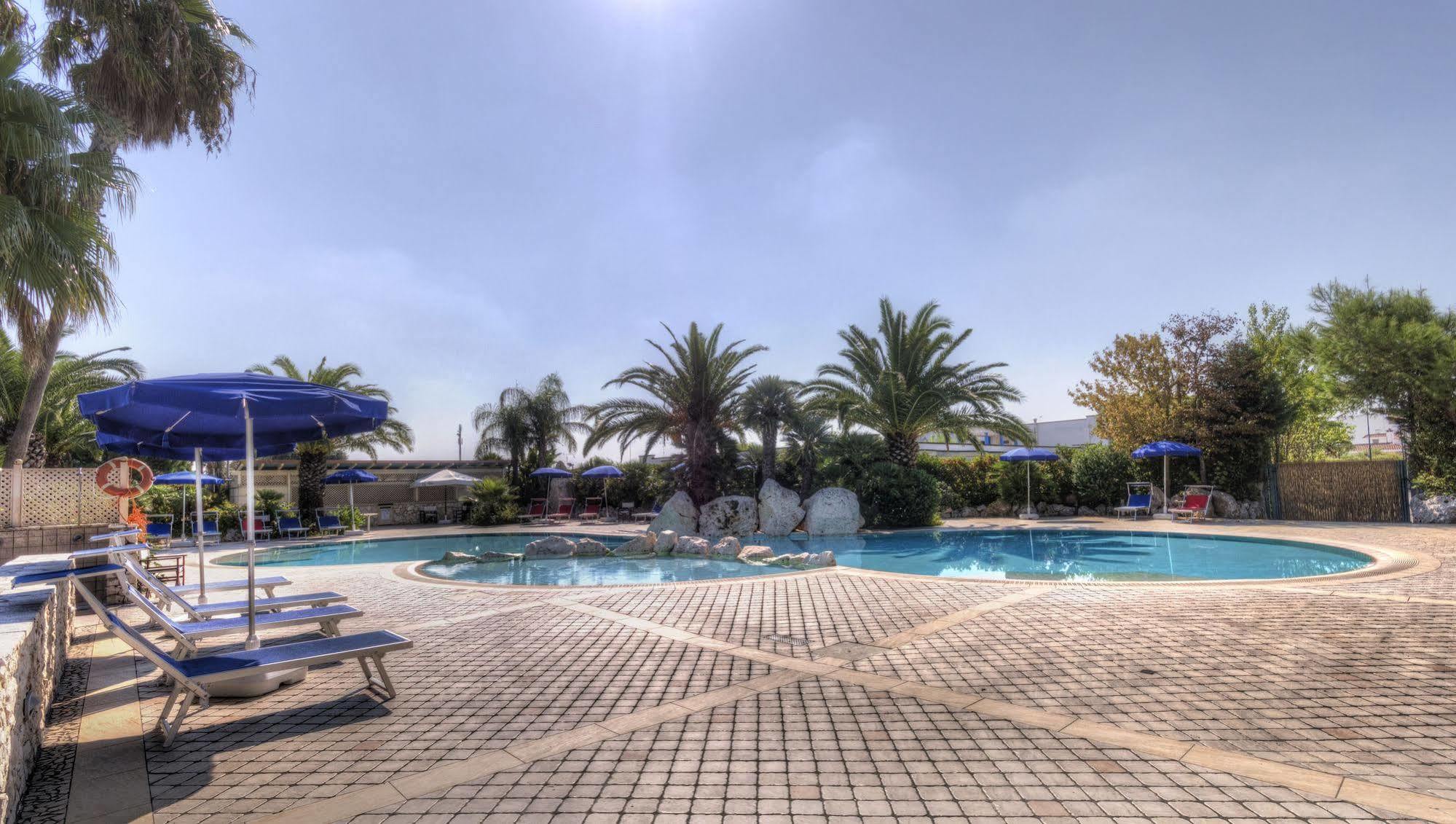 I Giardini Di Atena Aparthotel Merine Exteriör bild